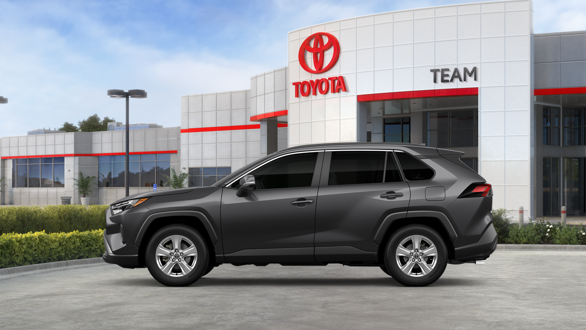 2025 Toyota RAV4 XLE photo 14