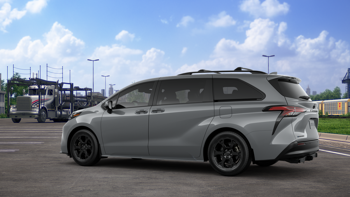 2025 Toyota Sienna XSE photo 5