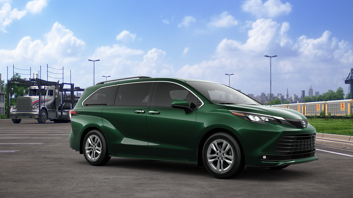 2025 Toyota Sienna XLE photo 14