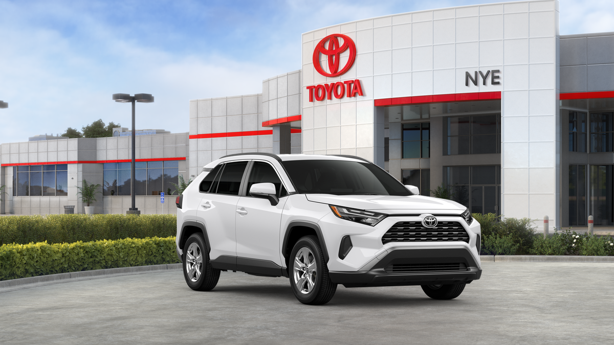 2025 Toyota RAV4 XLE photo 7