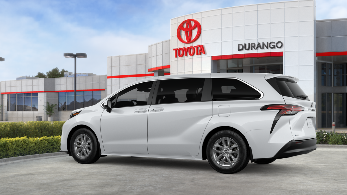 2026 Toyota Sienna LE - Photo 7