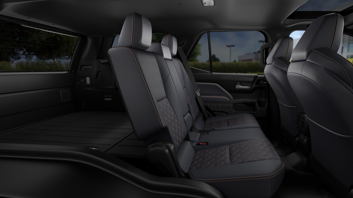 New 2026 Wind Chill Pearl <sup>1</sup> Toyota 4Runner Platinum image 3
