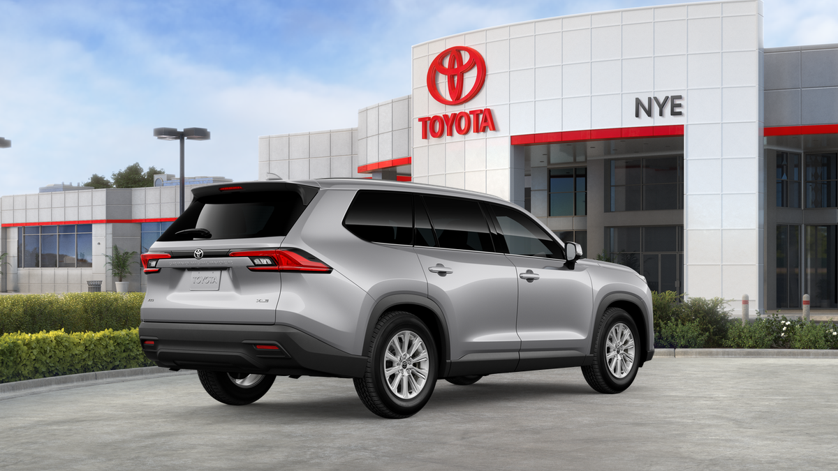 2026 Toyota Grand Highlander XLE photo 3