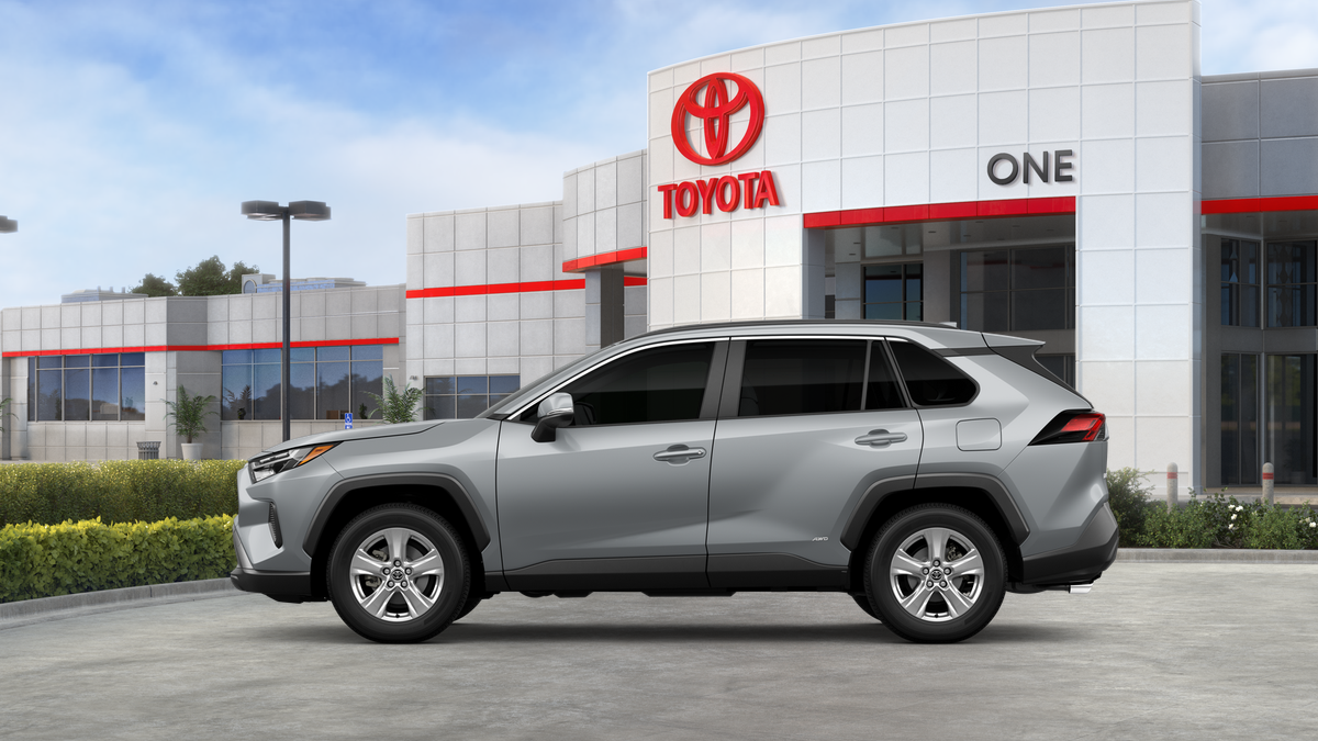2025 Toyota RAV4 Hybrid XLE photo 4