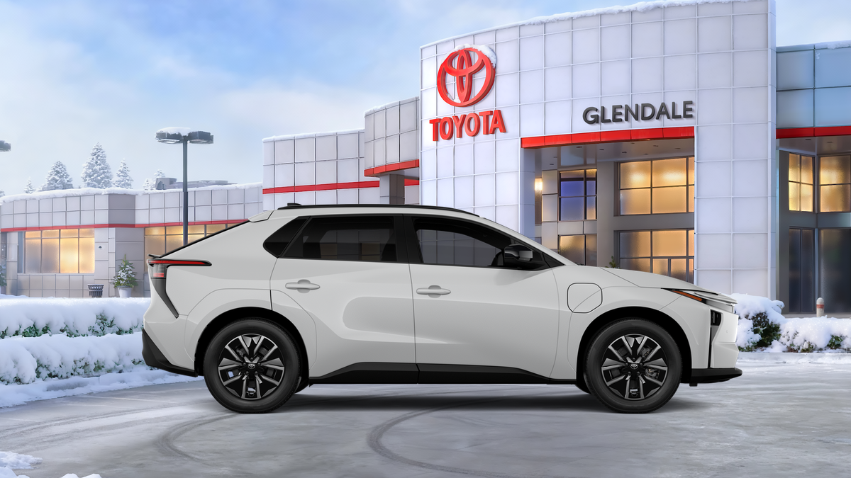 New 2027 Wind Chill Pearl <sup>1</sup> Toyota  XLE image 14