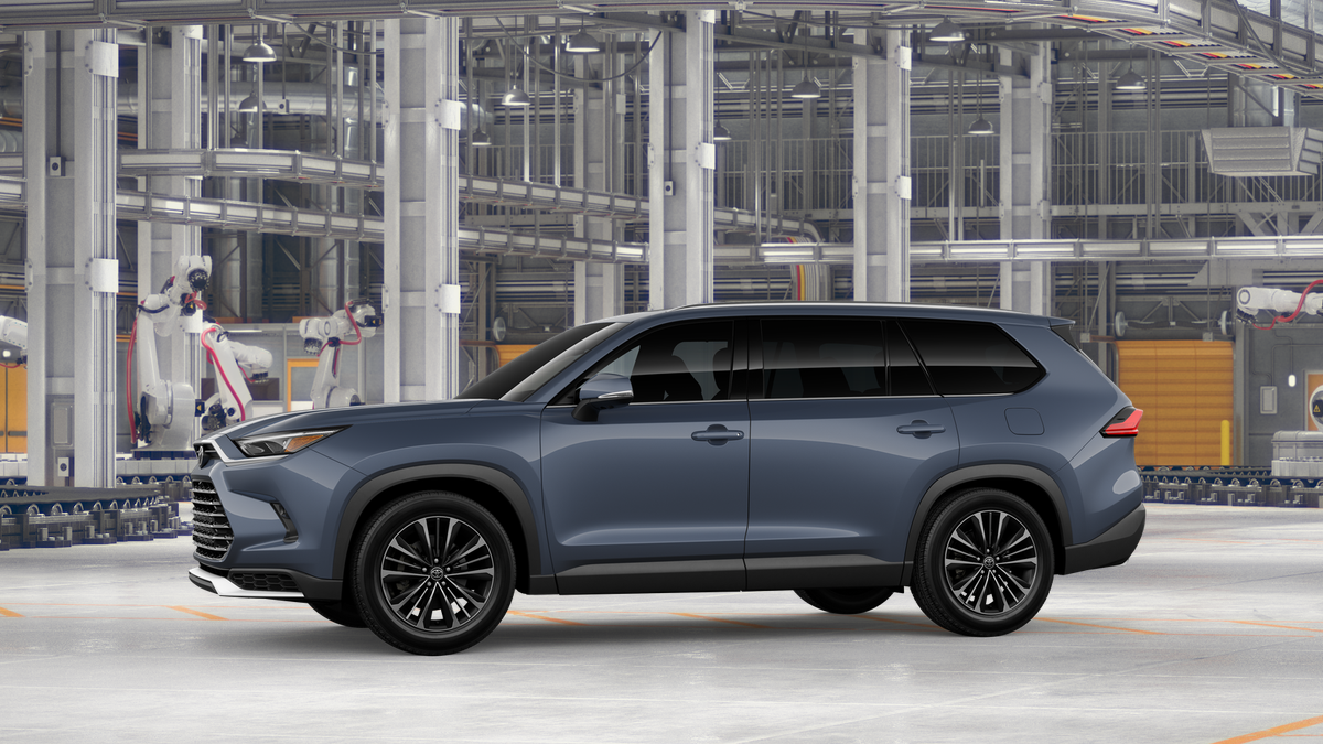 2026 Toyota Highlander Hybrid Platinum photo 5