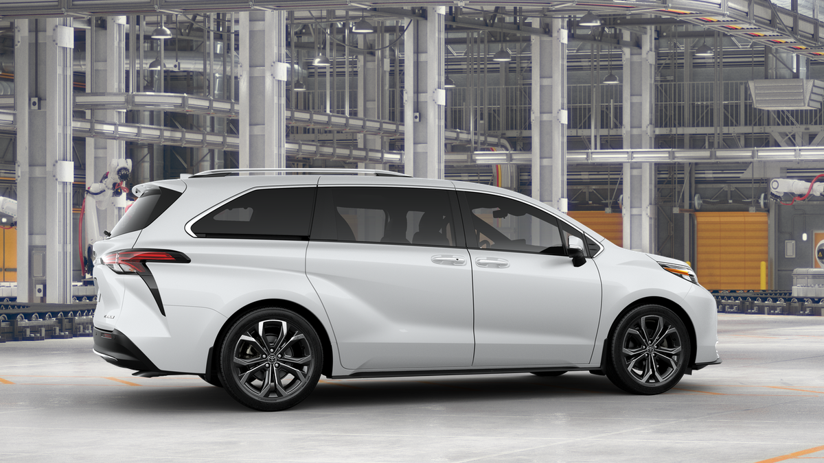 2025 Toyota Sienna Platinum photo 13