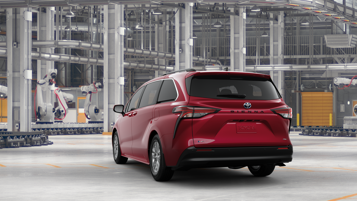 2025 Toyota Sienna XLE photo 9