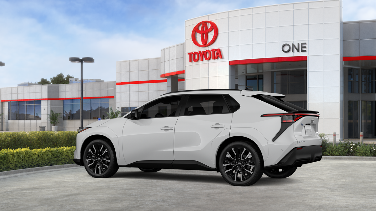 New 2026 Wind Chill Pearl <sup>1</sup> Toyota  Limited image 39