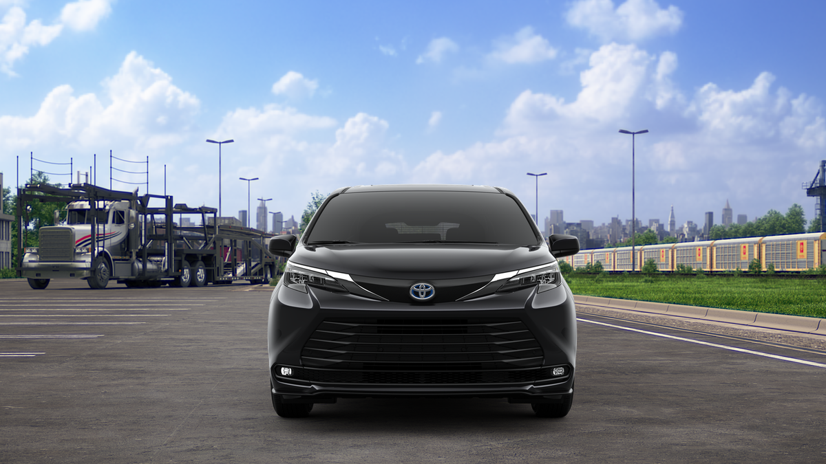 2025 Toyota Sienna XLE photo 22