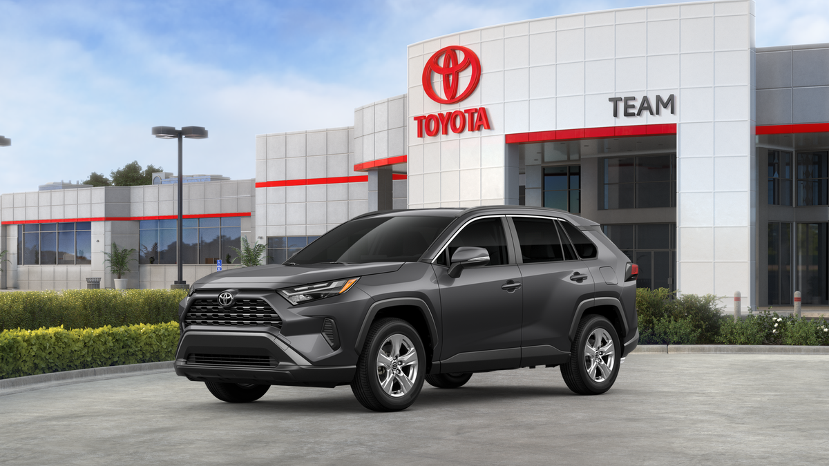 2025 Toyota RAV4 XLE photo 12