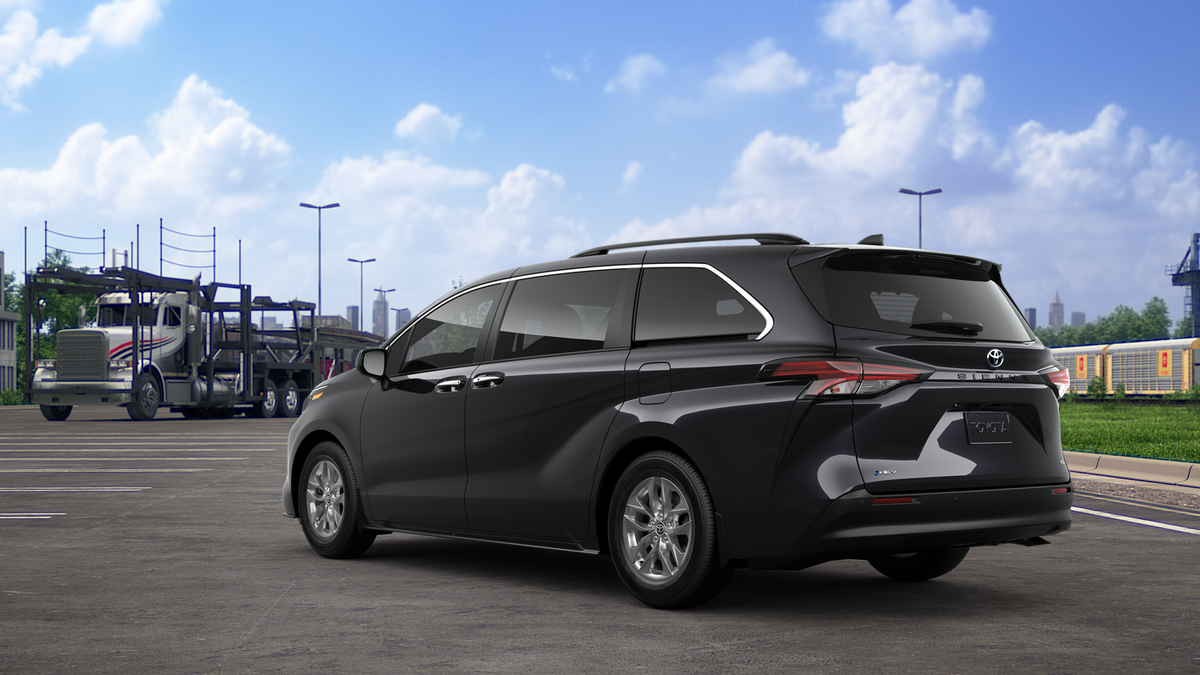 2025 Toyota Sienna XLE photo 11