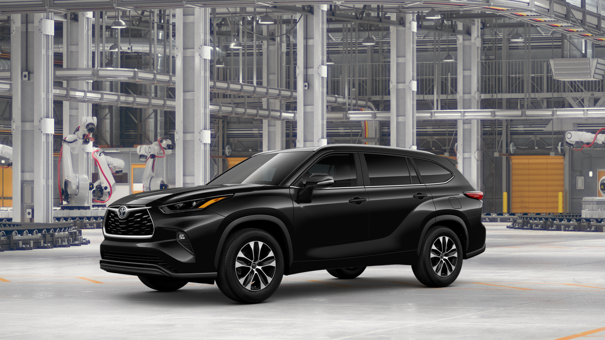 2025 Toyota Highlander XLE photo 3