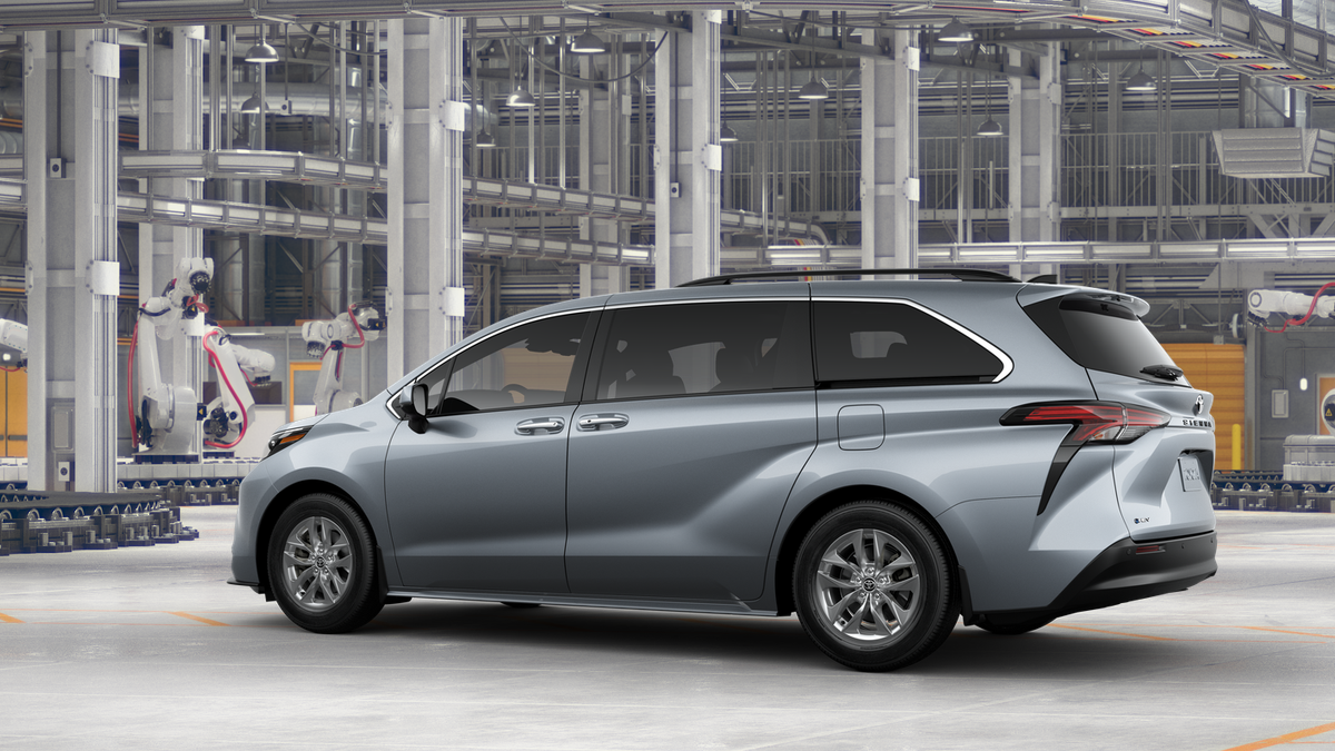 2025 Toyota Sienna XLE photo 7