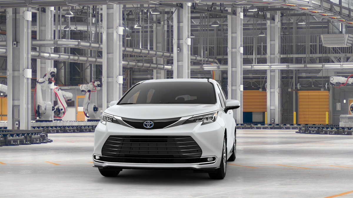 2025 Toyota Sienna Limited photo 3