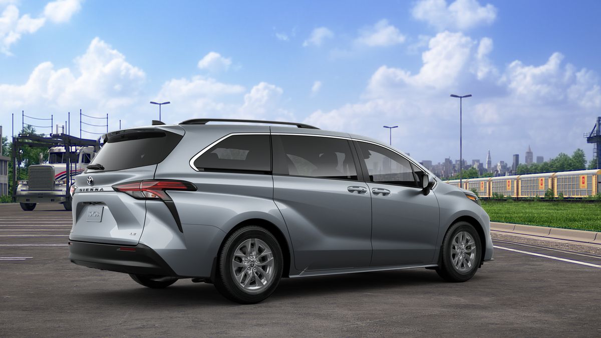 2025 Toyota Sienna LE photo 12