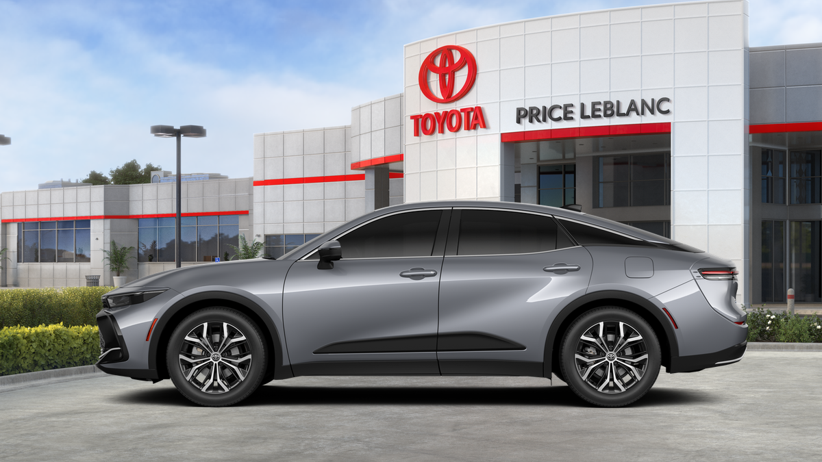2026 Toyota Crown XLE photo 4