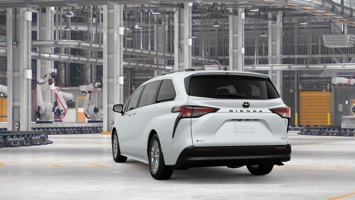 Sienna XLE 2.5L Hybrid Engine Front-Wheel Drive 7-passenger seating [6]