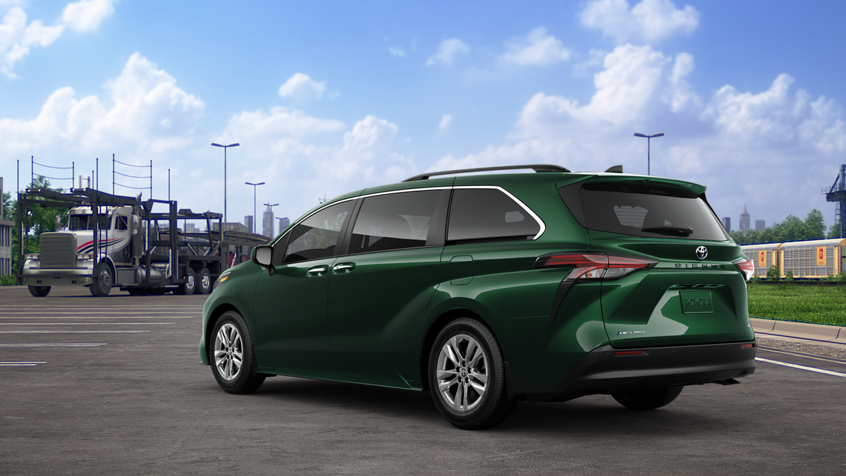 2025 Toyota Sienna XLE photo 6