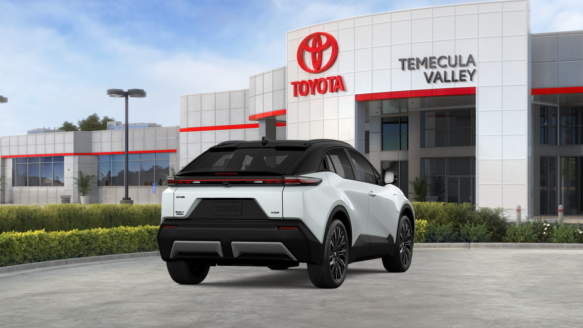 New 2026 Wind Chill Pearl with Midnight Black Metallic roof <sup>1</sup> Toyota  XSE image 11