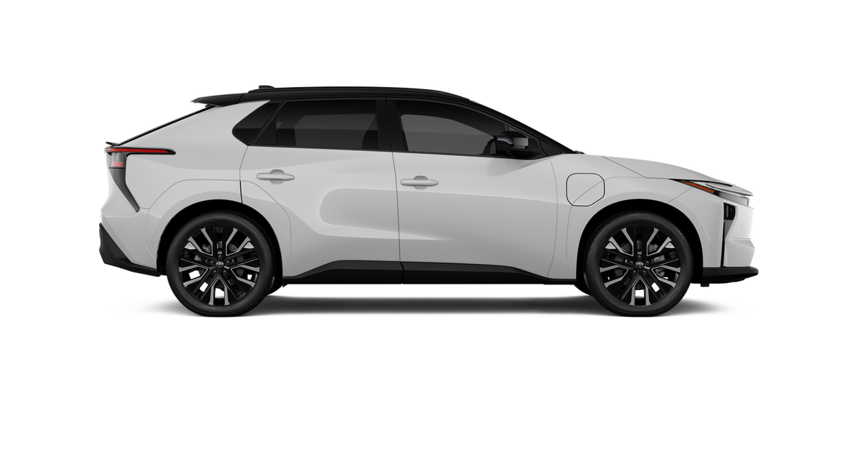 New 2026 Wind Chill Pearl with Midnight Black Metallic roof <sup>1</sup> Toyota  Limited image 14