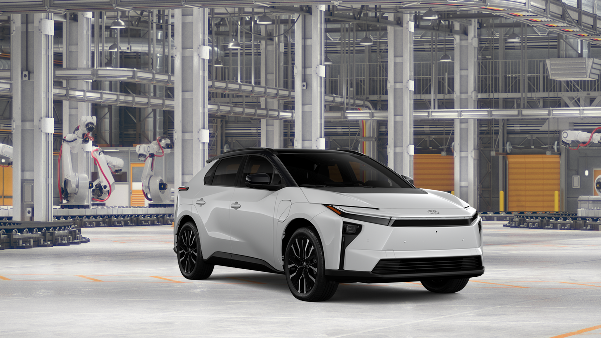New 2027 Wind Chill Pearl with Midnight Black Metallic roof <sup>1</sup> Toyota  Limited image 17