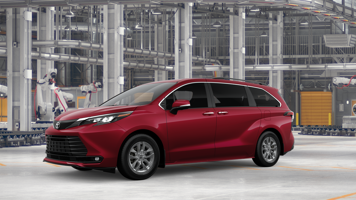 New 2026 Ruby Flare Pearl <sup>1</sup> Toyota  XLE image 3