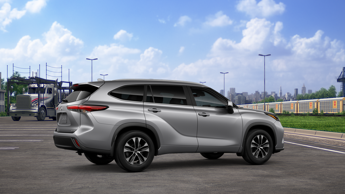 2025 Toyota Highlander XLE photo 13
