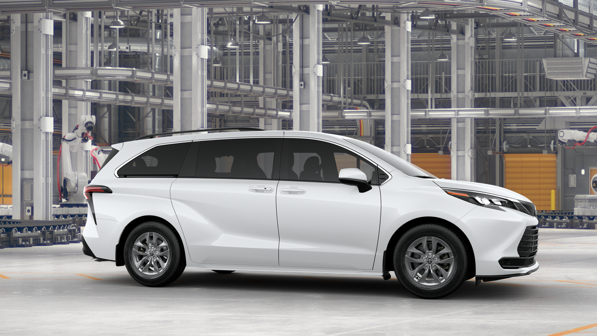 2025 Toyota Sienna LE photo 14