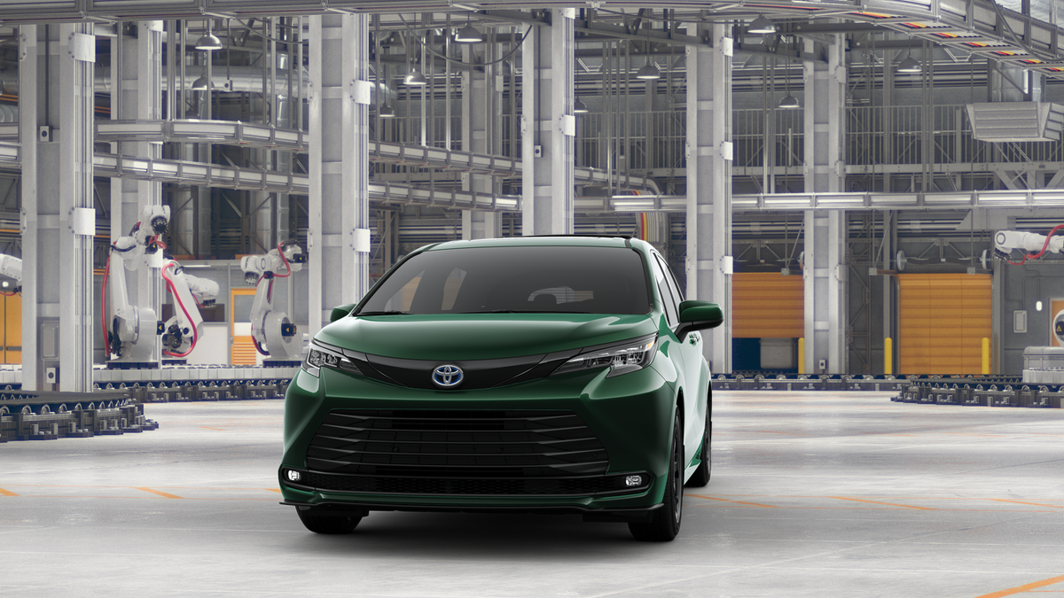 2025 Toyota Sienna Woodland Edition photo 3