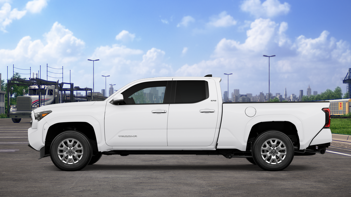 2025 Toyota Tacoma SR5 Double Cab photo 4