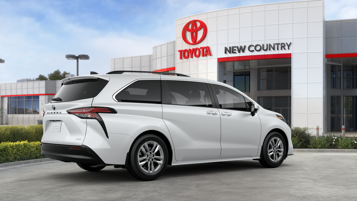 2025 Toyota Sienna XLE photo 40