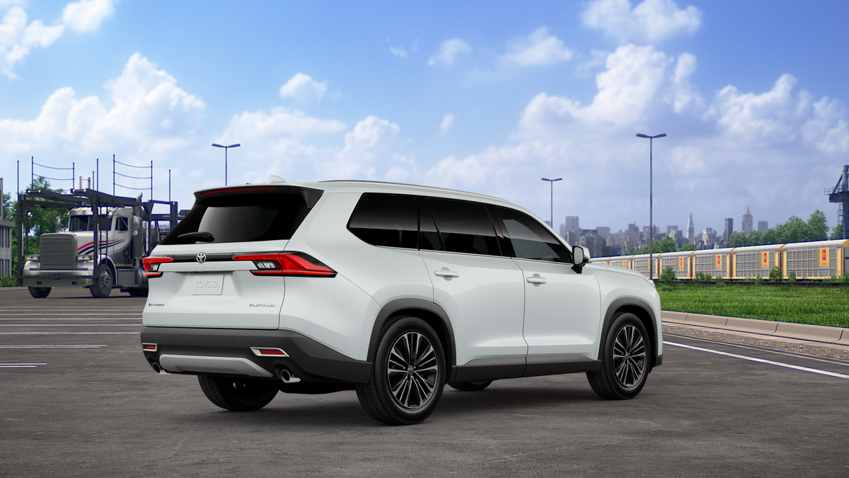 2025 Toyota Highlander Hybrid Platinum photo 2