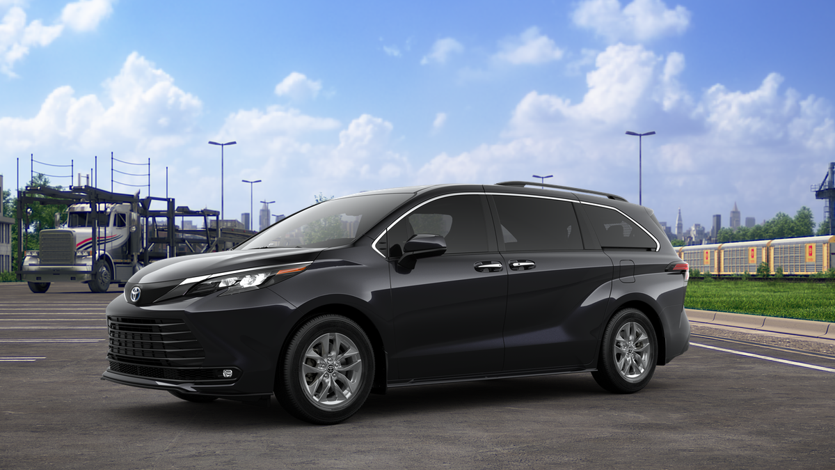 2025 Toyota Sienna XLE photo 7