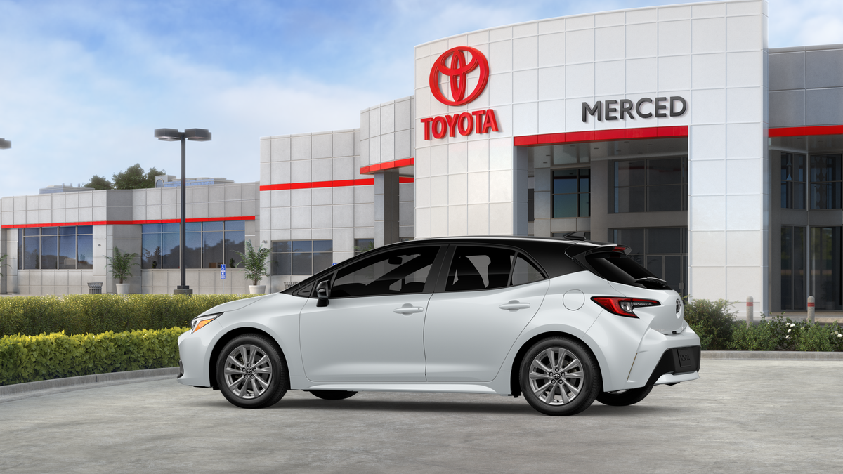 New 2027 Wind Chill Pearl with Black roof <sup>1</sup> Toyota  SE image 7