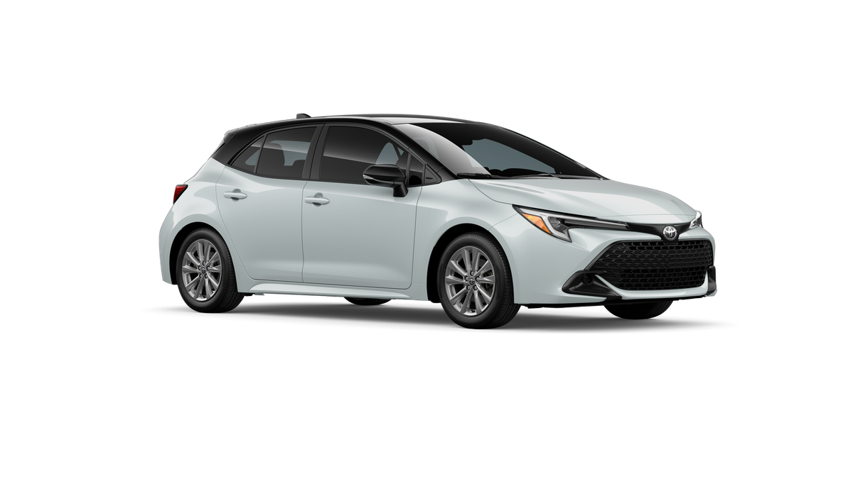 New 2026 Wind Chill Pearl with Midnight Black Metallic roof <sup>1</sup> Toyota  SE image 16