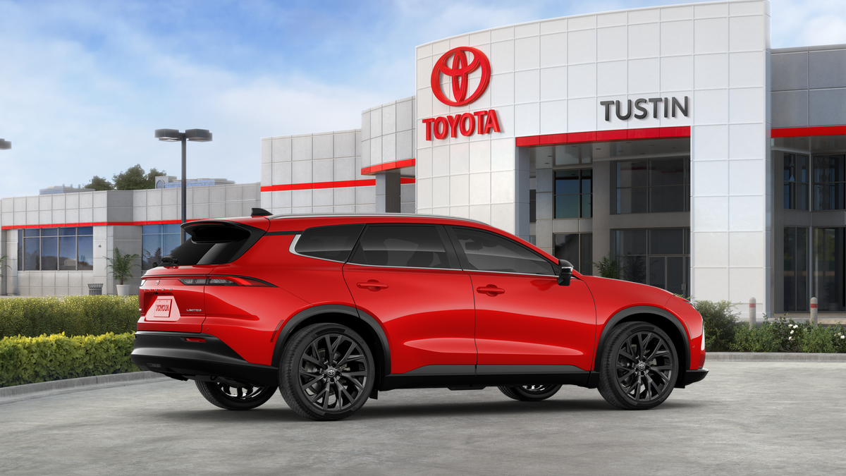 2025 Toyota Crown Signia Limited - Photo 13