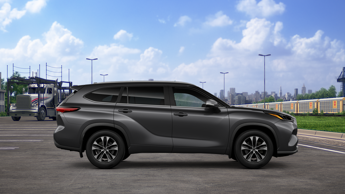 2025 Toyota Highlander XLE photo 12