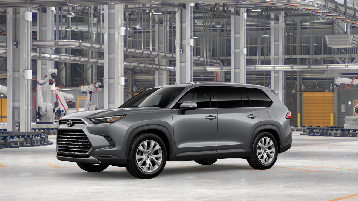 2026 Toyota Highlander Hybrid Limited photo 2