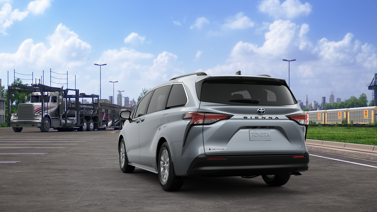 2025 Toyota Sienna LE photo 9