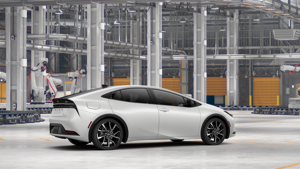 2026 Toyota Prius Plug-in Hybrid XSE Premium photo 13