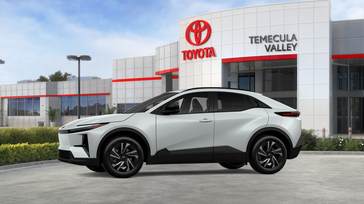 New 2026 Wind Chill Pearl <sup>1</sup> Toyota  SE image 5