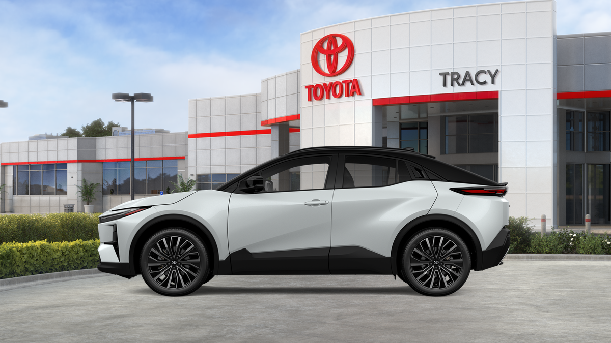 New 2026 Wind Chill Pearl with Midnight Black Metallic roof <sup>1</sup> Toyota  XSE image 6