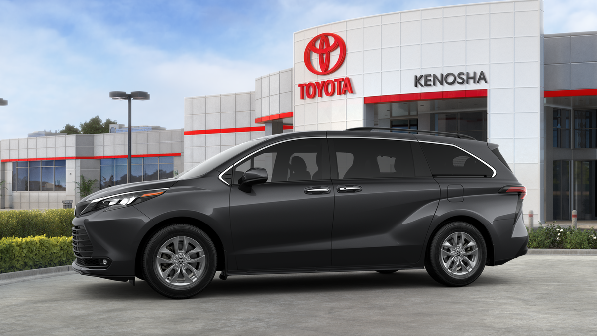 2025 Toyota Sienna XLE photo 3