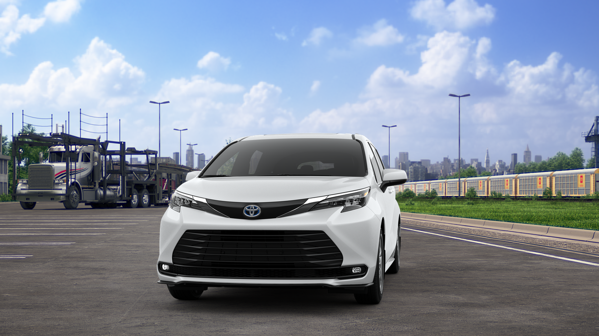 2025 Toyota Sienna XLE photo 18