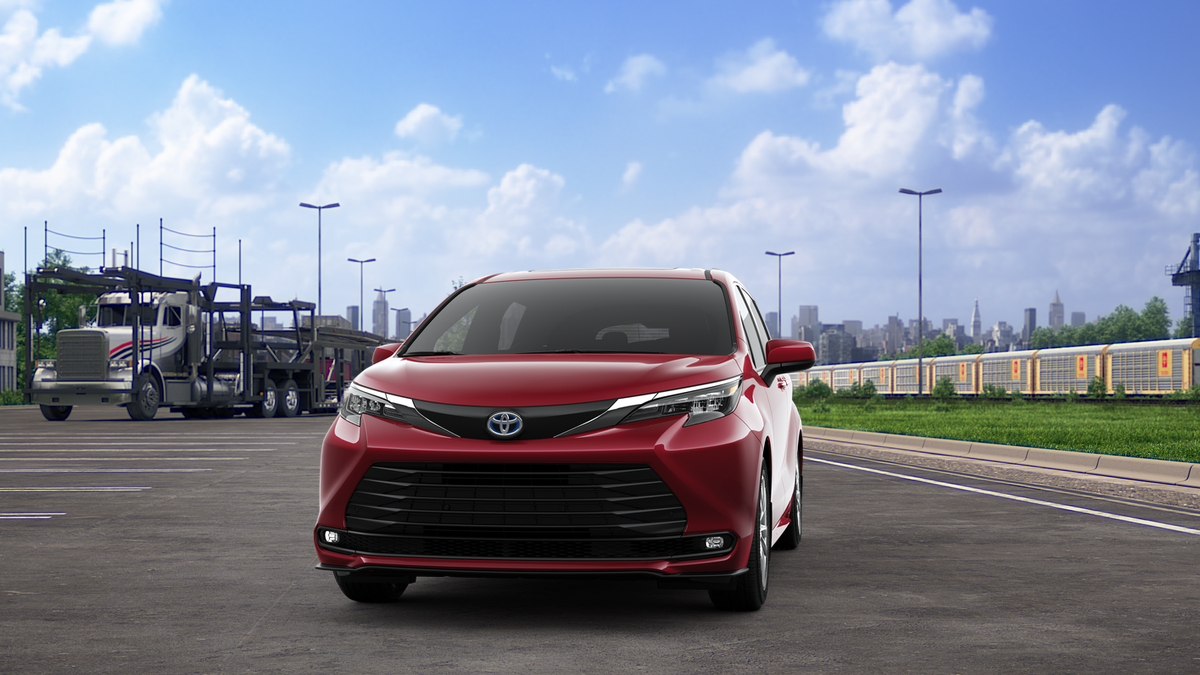 2025 Toyota Sienna XLE photo 18