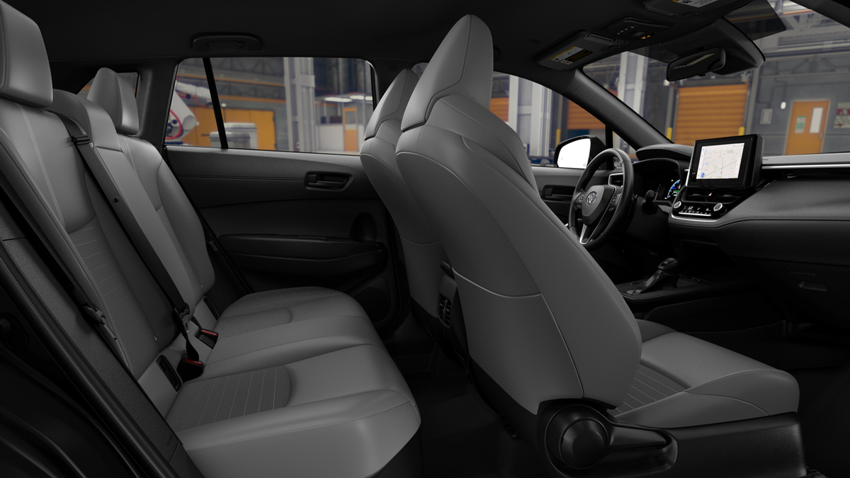 New 2026 Wind Chill Pearl with Jet Black roof <sup>1</sup> Toyota  SE image 2