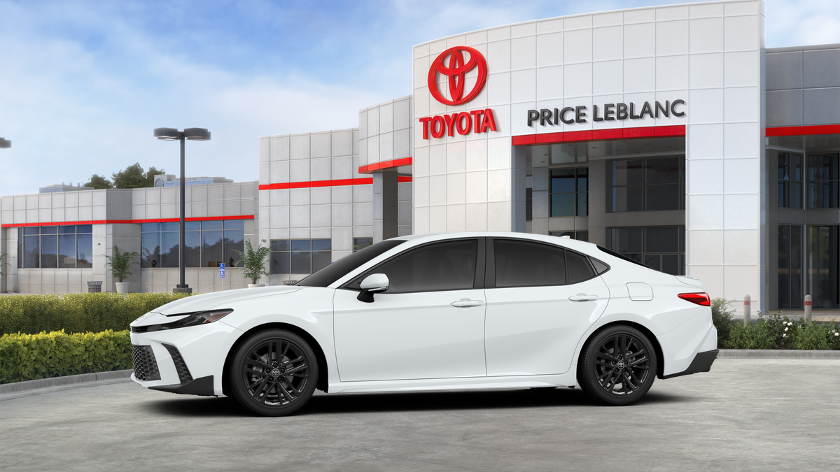 2026 Toyota Camry SE photo 2