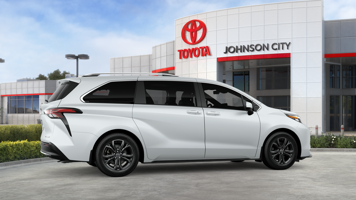 New 2026 Wind Chill Pearl <sup>1</sup> Toyota  Platinum image 13