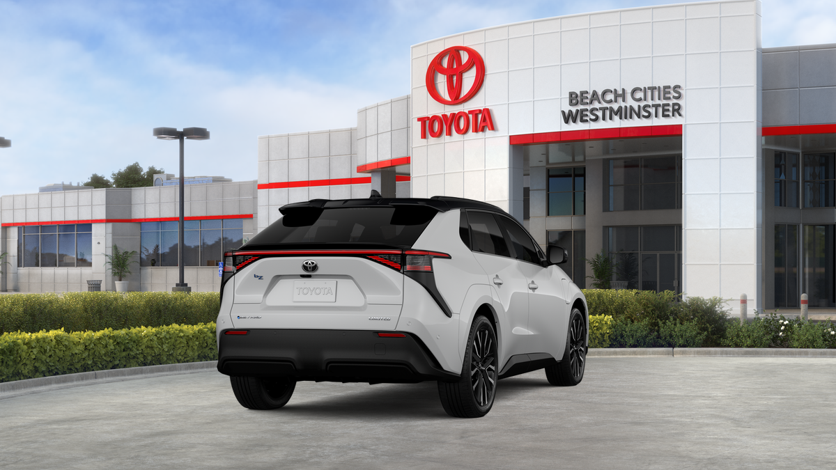 New 2026 Wind Chill Pearl with Midnight Black Metallic roof <sup>1</sup> Toyota  Limited image 12